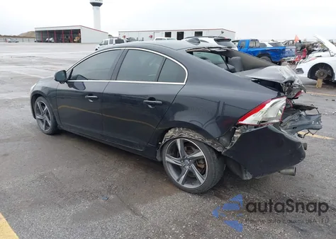 2013 Volvo S60 T6/T6 Platinum/T6 Premier Plus/T6 R-Design/T6 R-Design Platinum z USA, uszkodzony, nr VIN YV1902FHXD1216271